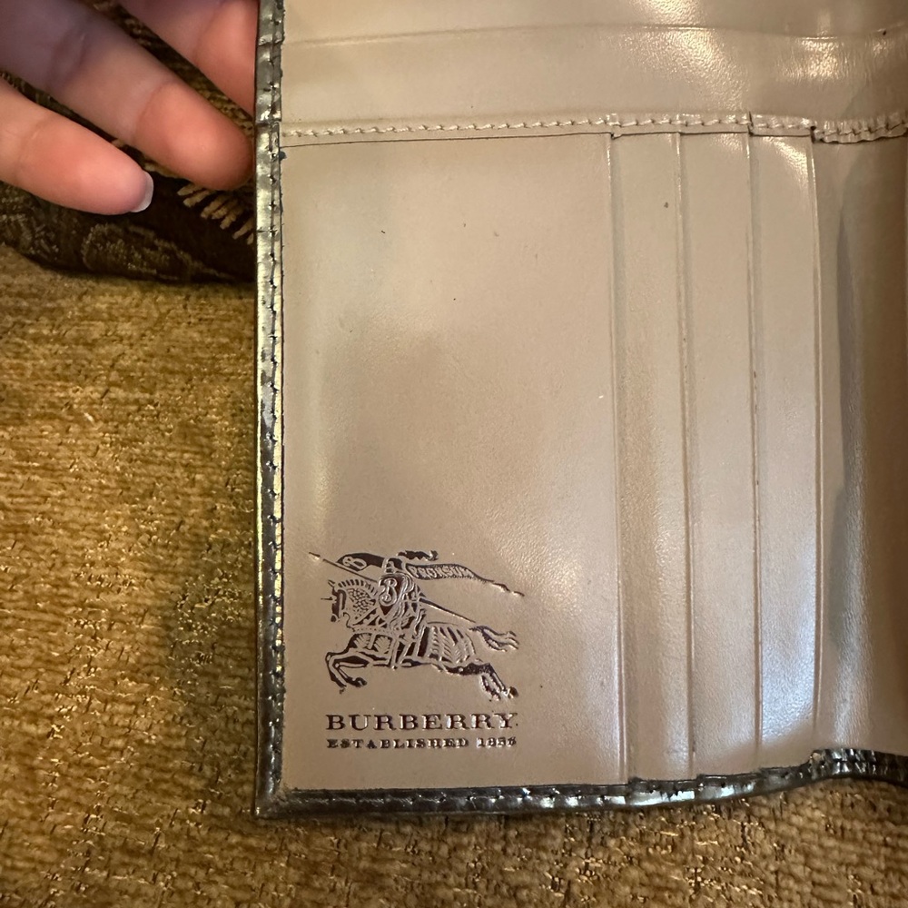 Burberry Checkered Wallet with Black Trim - Picture 4 of 5